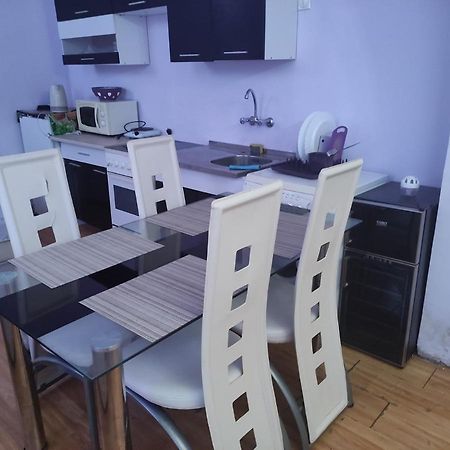 Малък Апартамент В Центъра На Гр.Бургас Burgas City Exterior foto